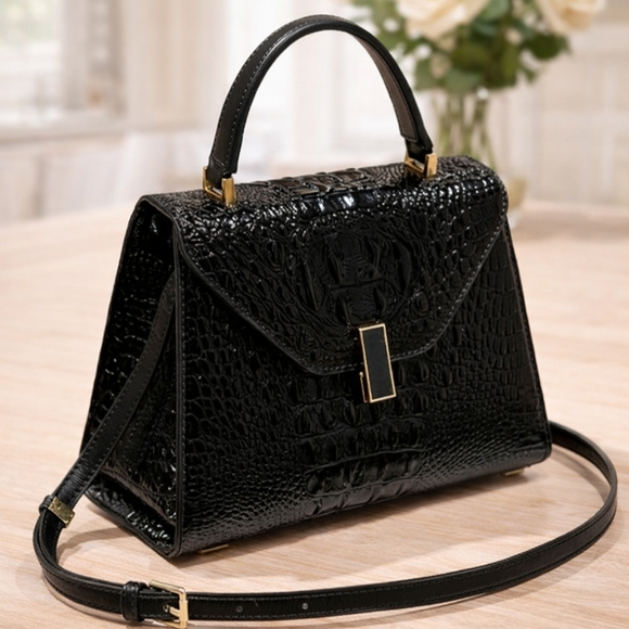 Elegant Black Crocodile-Embossed Handbag - Picture 4 of 5